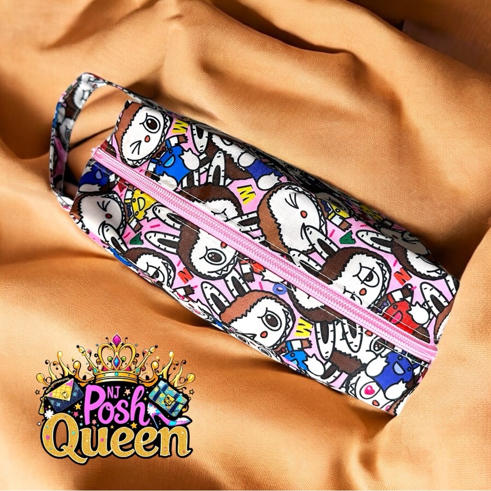 THE MONSTERS - LABUBU PINK MULTI Cosmetic Travel Bag - Picture 3 of 6